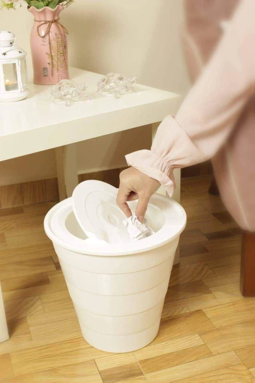 سلة قمامة بلاستيكية متينة بغطاء متحرك – 30×25 سم -