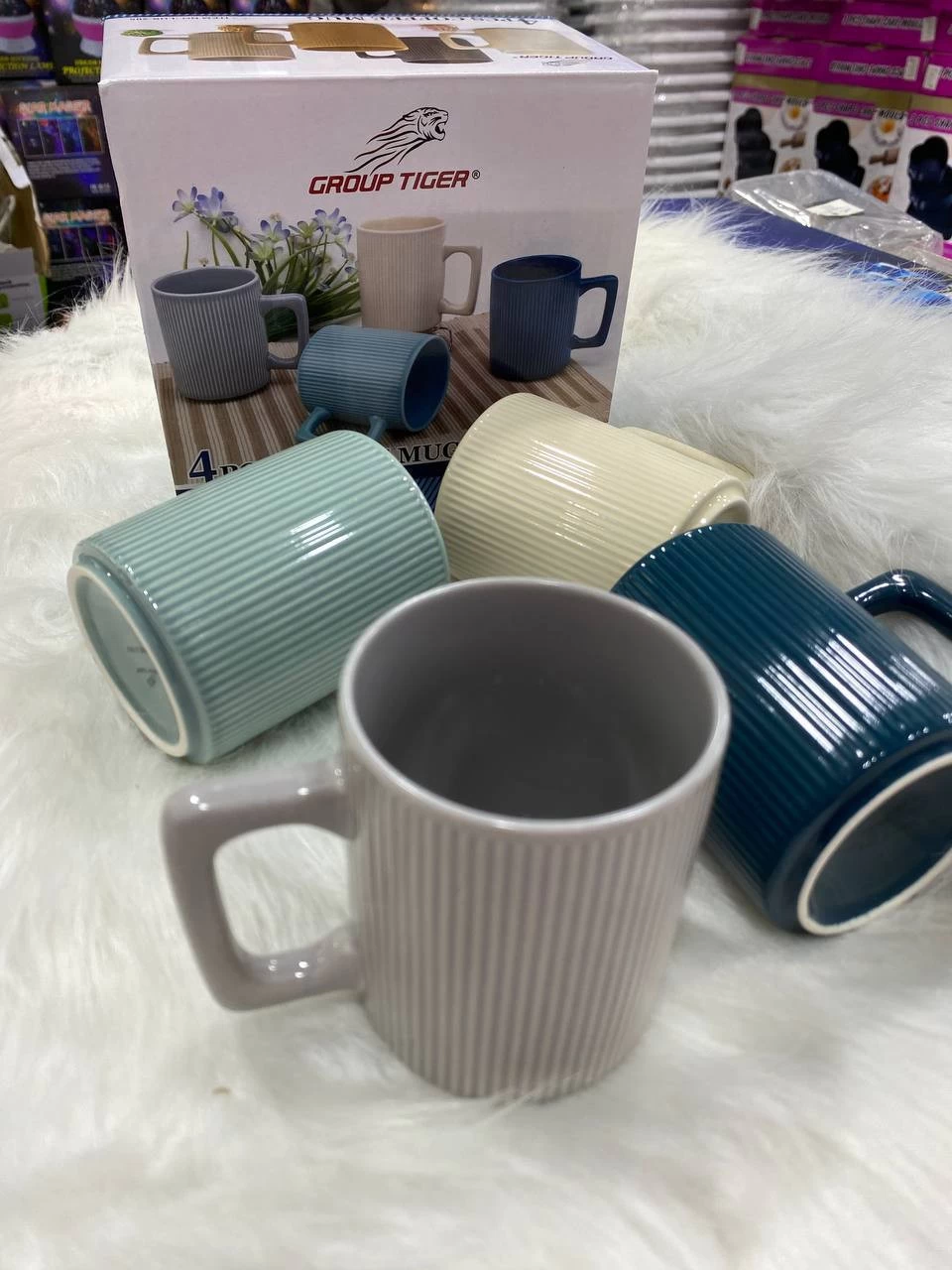 طقم مجات بورسلين مضلع – 4 قطع بتصميم أنيق وسعة 350 مل -  متعدد الألوان