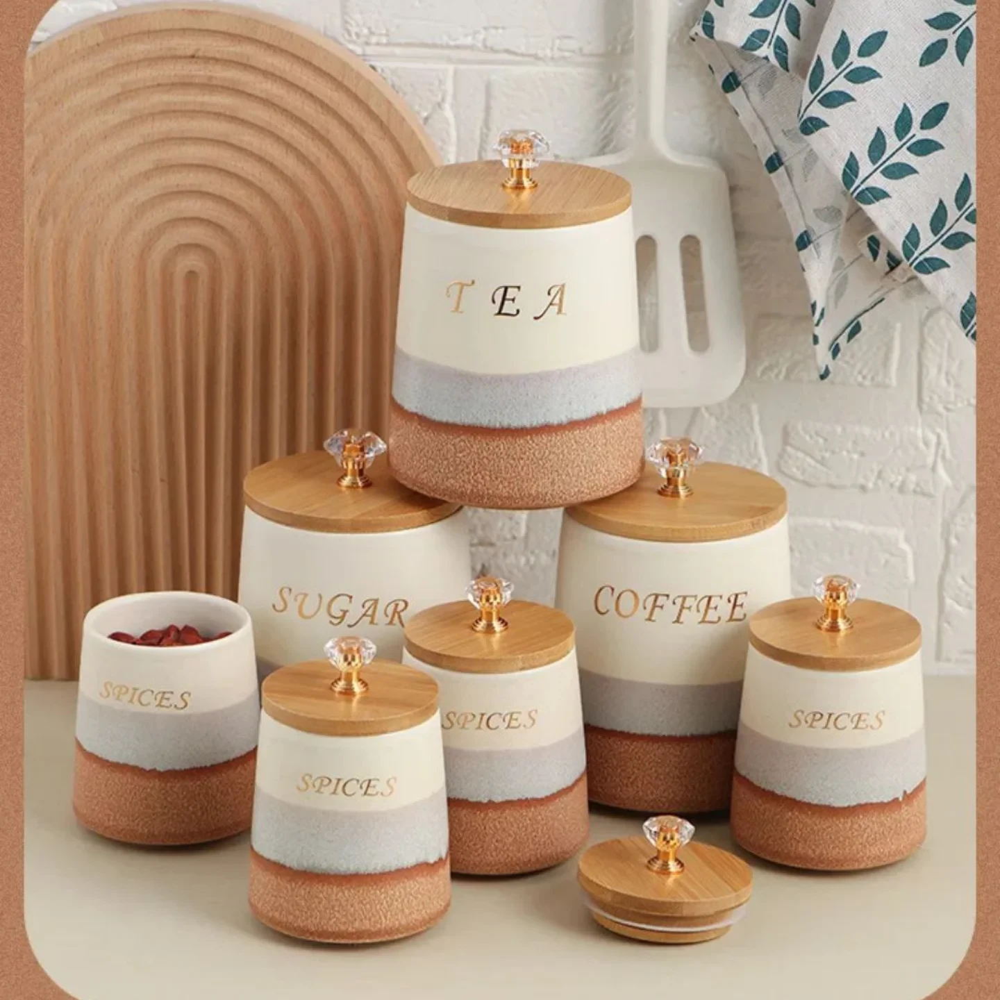 طقم توابل بورسلين فاخر 7 قطع بمقابض كريستال واستاند معدني ذهبي